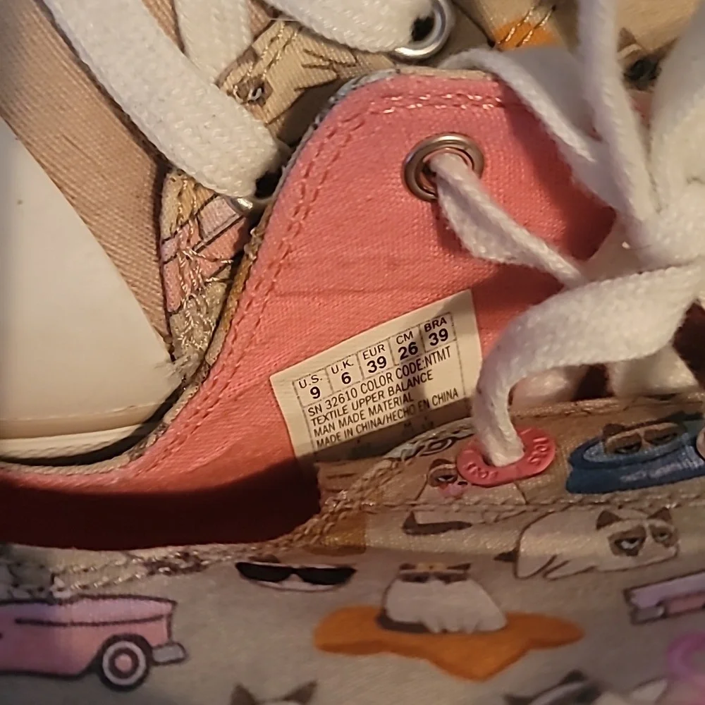 Casual Women's Sneakers with Cat Print - Picture 5 of 6